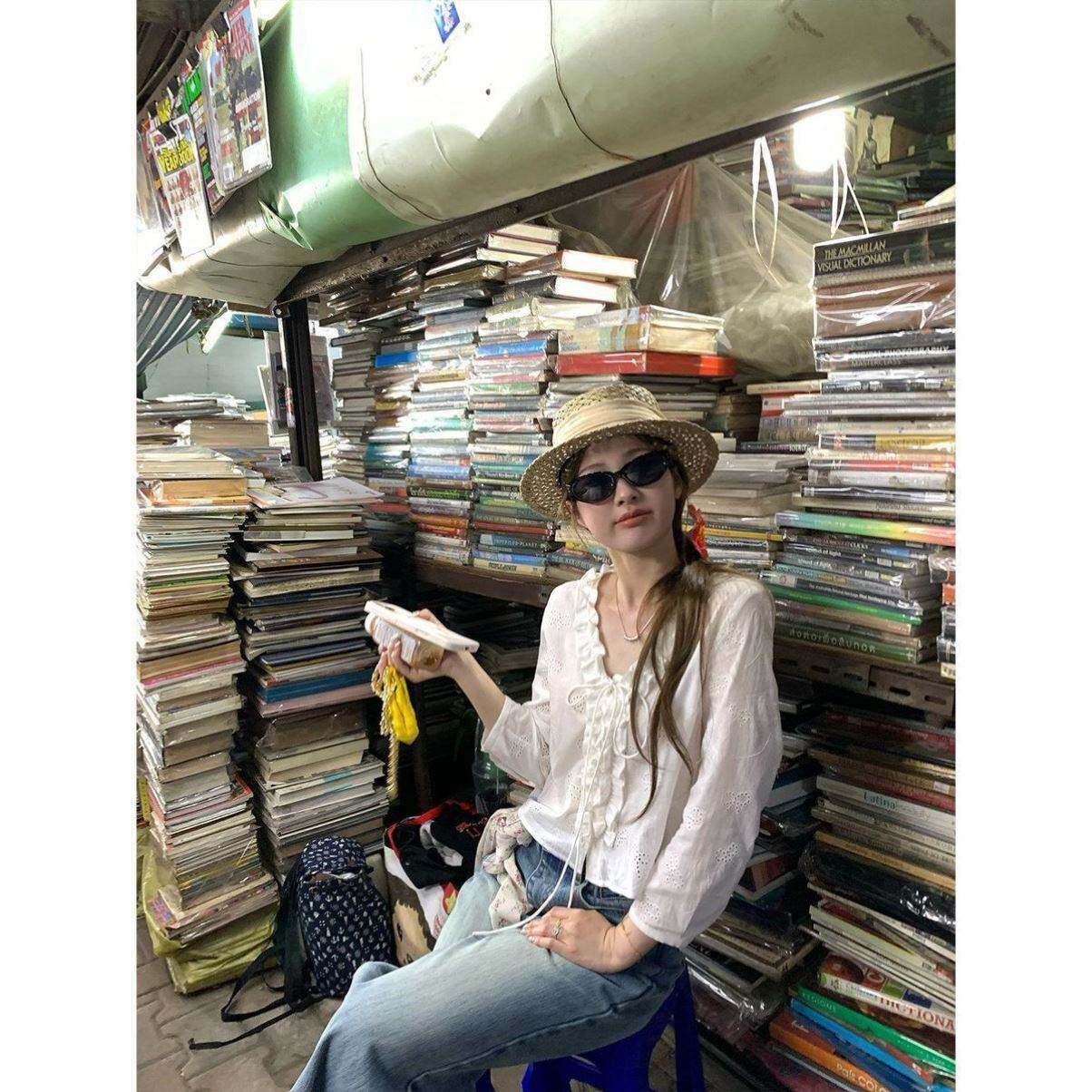 镂空绣花短款长袖衬衫女春夏新款甜美减龄系带开衫荷叶领韩版上衣