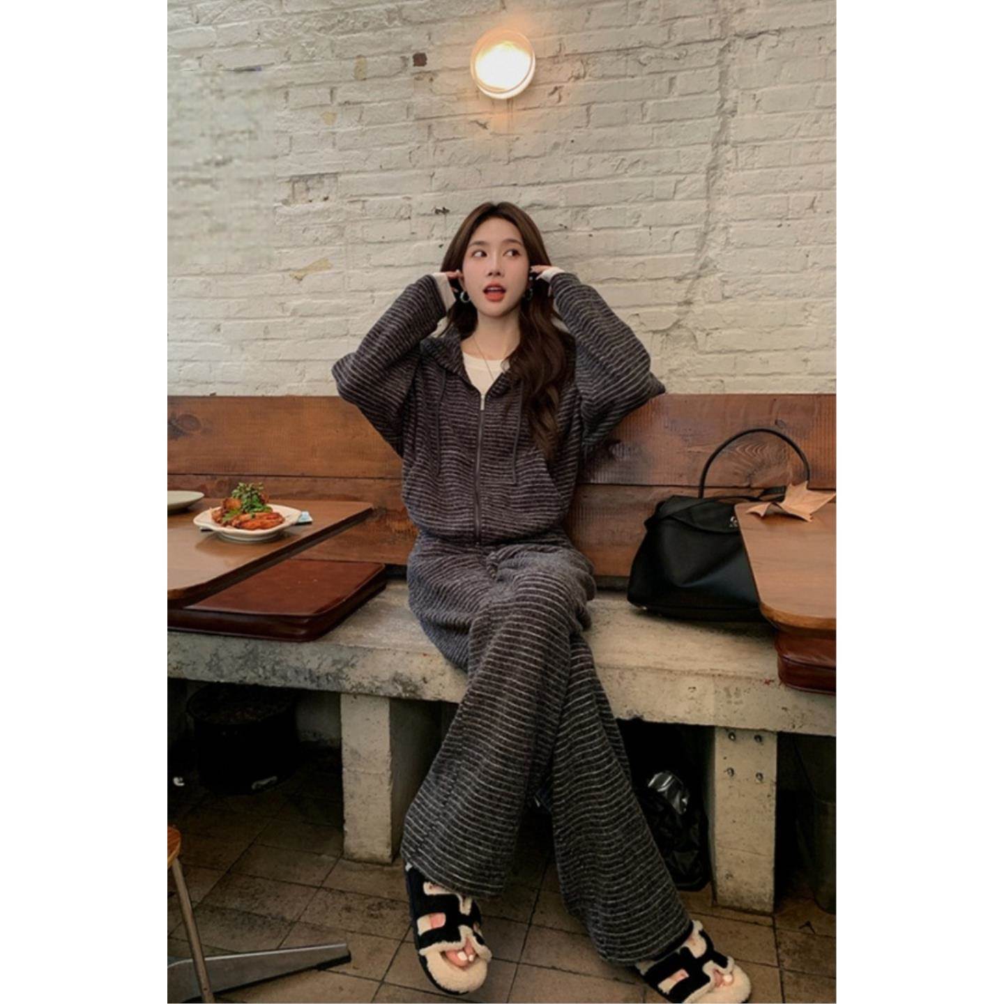 休闲时尚运动服套装女春秋宽松显瘦毛绒条纹连帽卫衣阔腿裤两件套