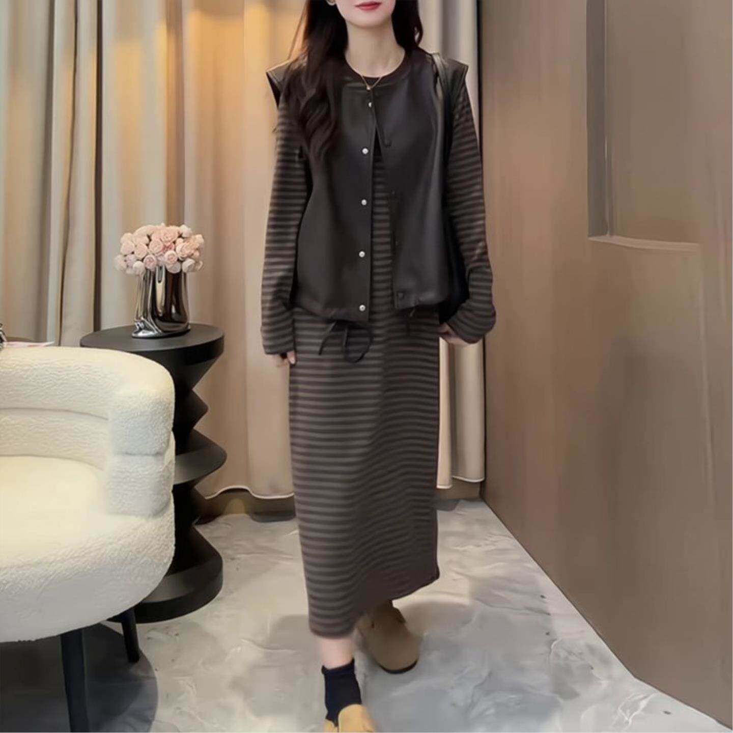 韩系慵懒气质时尚套装女2026秋新款咖色马甲条纹连衣裙休闲两件套