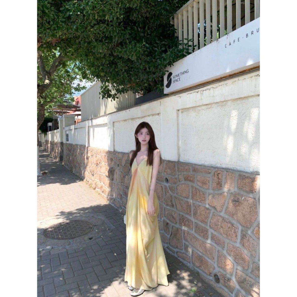 法式仙女气质海边度假长裙垂坠感黄色晕染印花v领吊带连衣裙女夏