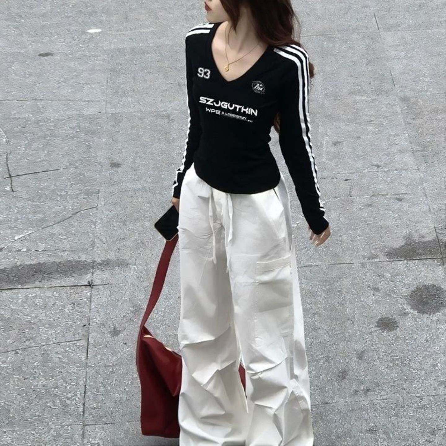 新款修身V领长袖T恤女撞色条纹拼接上衣胸前字母印花短款打底衫