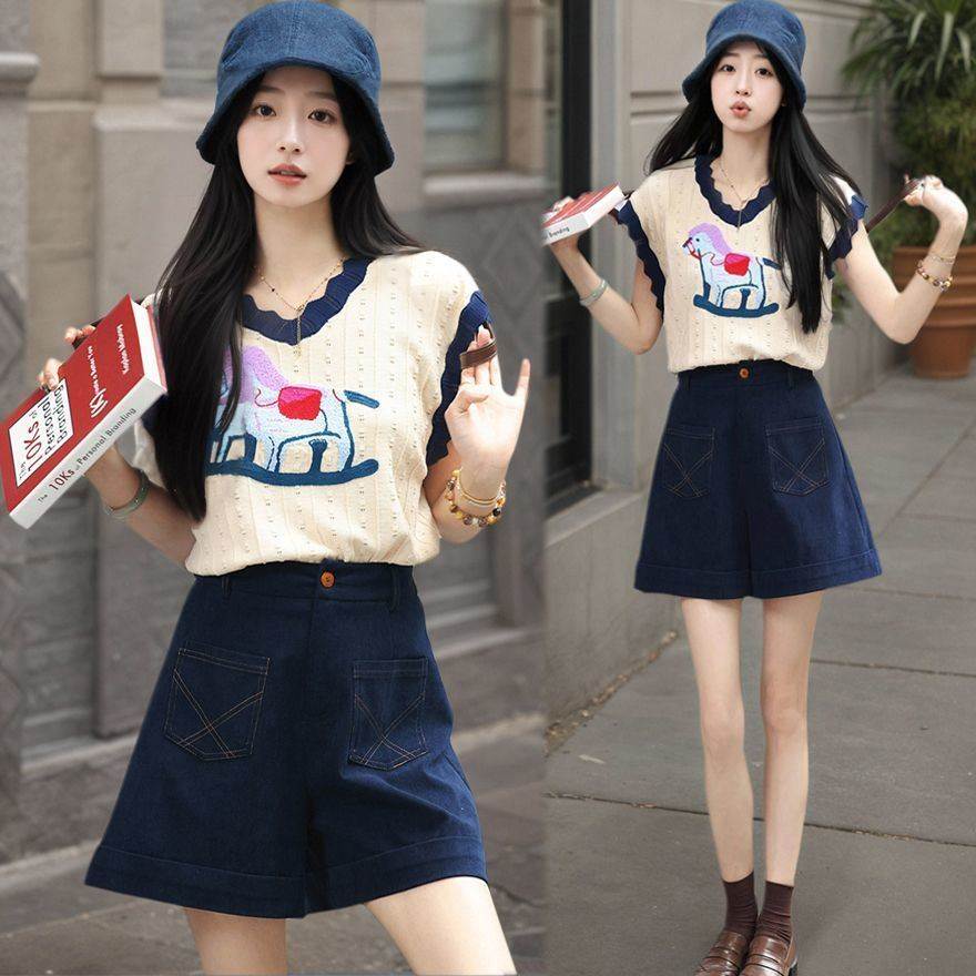 26夏新款杏色刺绣t恤女宽松休闲针织上衣百搭显瘦牛仔裤两件套装