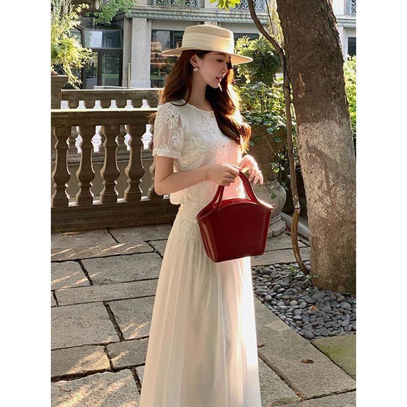 米杏色刺绣简约短袖上衣+半身裙套装旅游度假小个子裙子仙女长裙