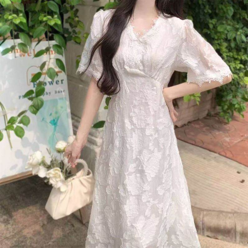 法式白色蕾丝泡泡袖领连衣裙女夏季设计感收腰温柔系短袖长裙子潮