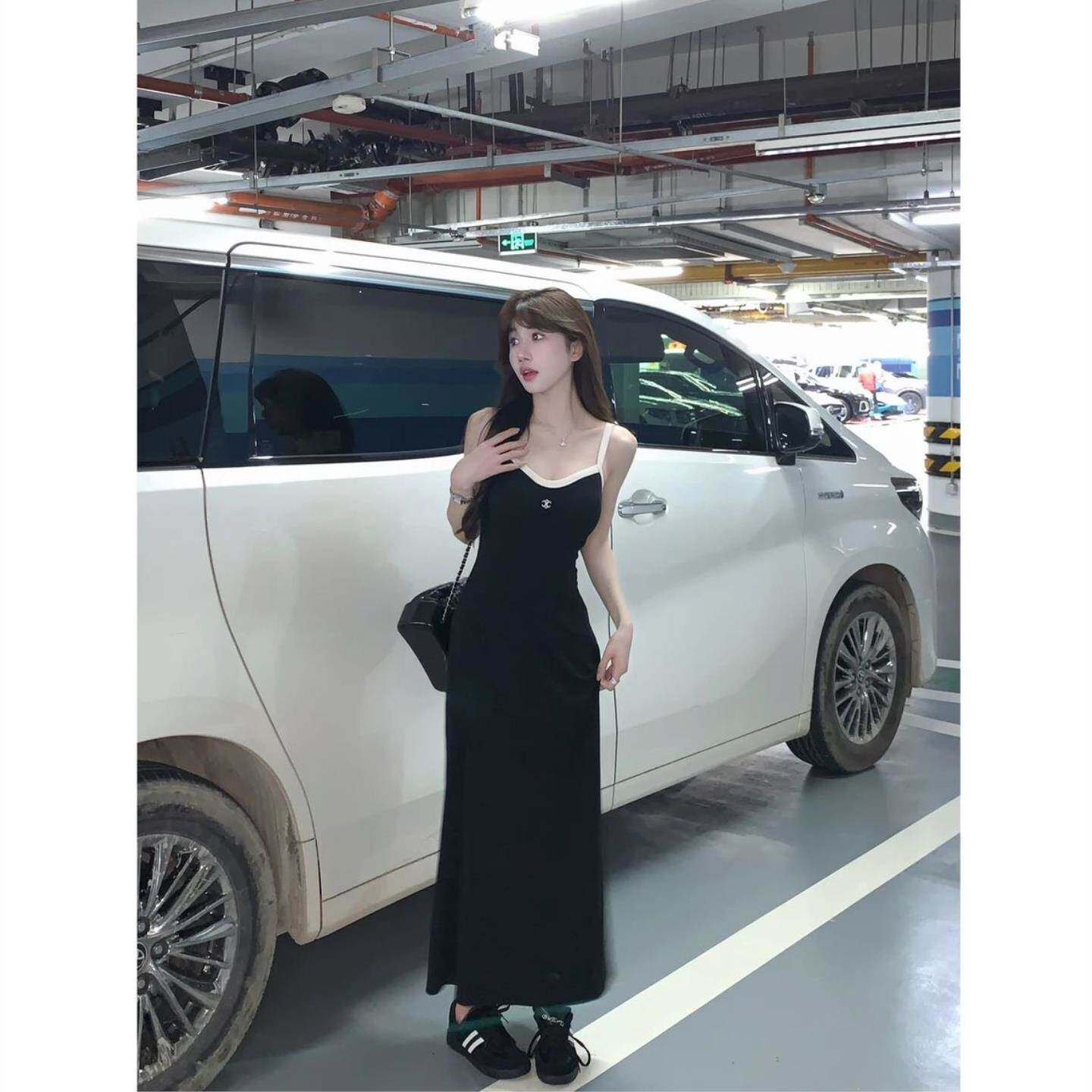 新款女装秋季裙子连衣裙显瘦休闲气质条纹修身吊带长裙带胸垫
