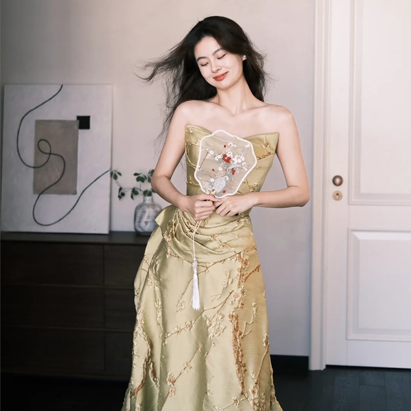 高级感订婚礼服裙女2025新款新娘结婚敬酒服小众轻奢高端晨袍长款