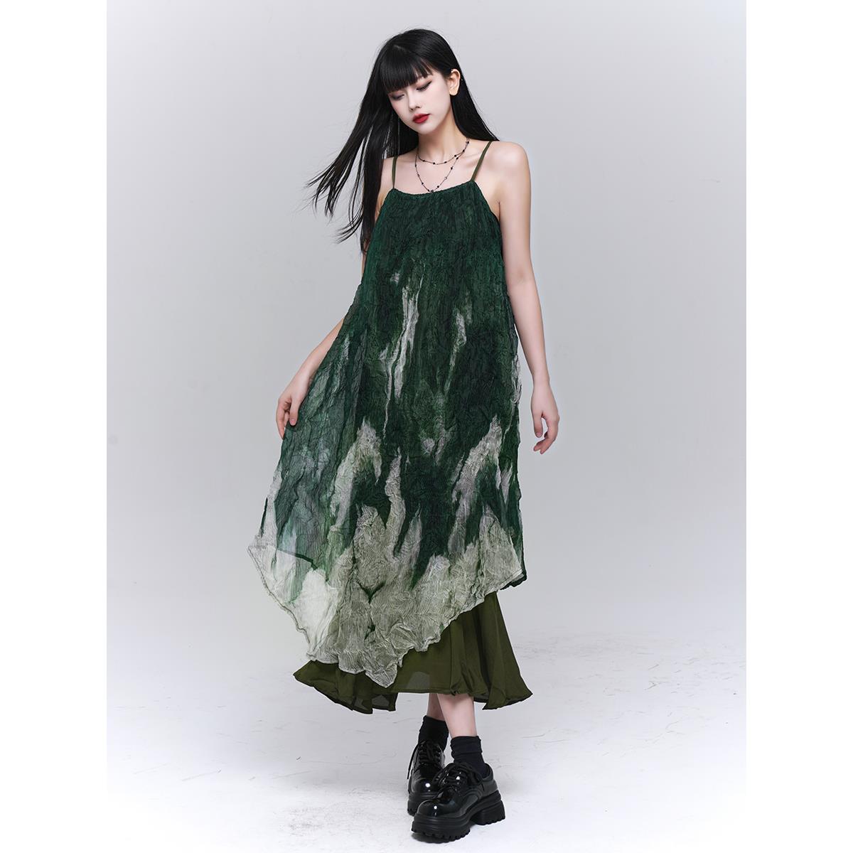 幽灵少女别致绝美绿色吊带连衣裙氛围感适合海边拍照的裙子小众夏