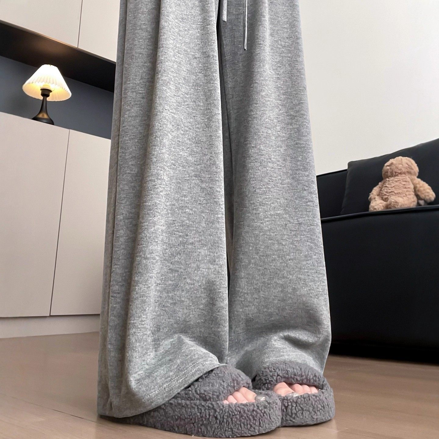 燕麦白色糯米裤女2025秋新款高腰直筒垂感小个子春秋冬加绒阔腿裤