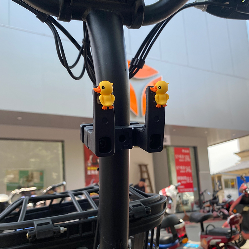 小电动车前置通用挂钩雅迪电瓶车爱玛台铃头盔防盗锁置物新日挂钩