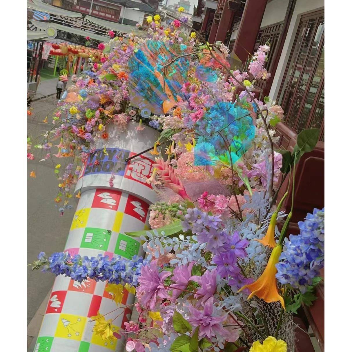 美陈互场商红商业打网卡动巨型花束网红万棵松文暖场引流道具拍照