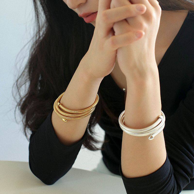 青岛出口金属风多层条纹手镯均码手饰女新款个性潮流简约弹力手镯