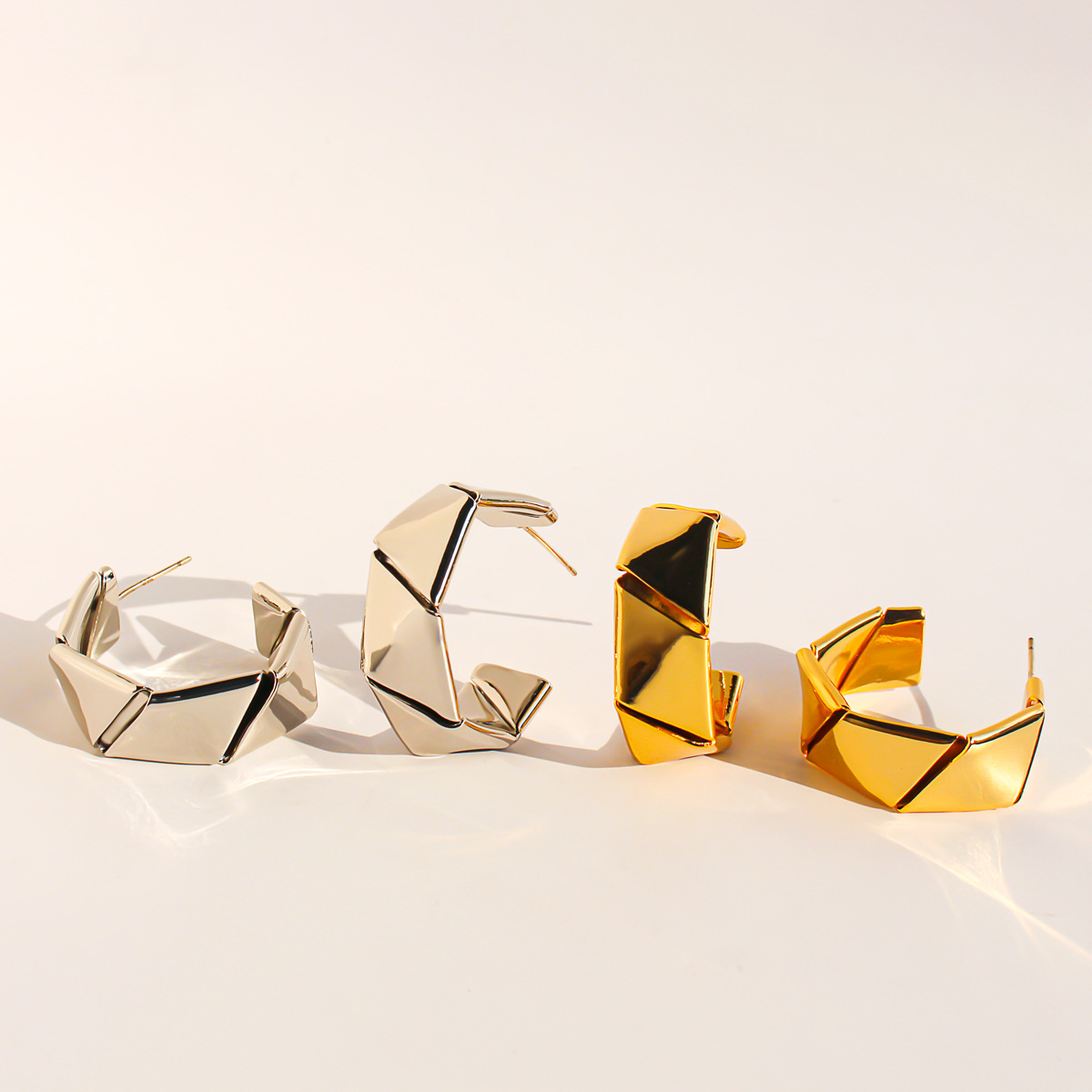 青岛出口欧美金属风立体C形耳环菱形不规则创意折纸几何夸张耳环