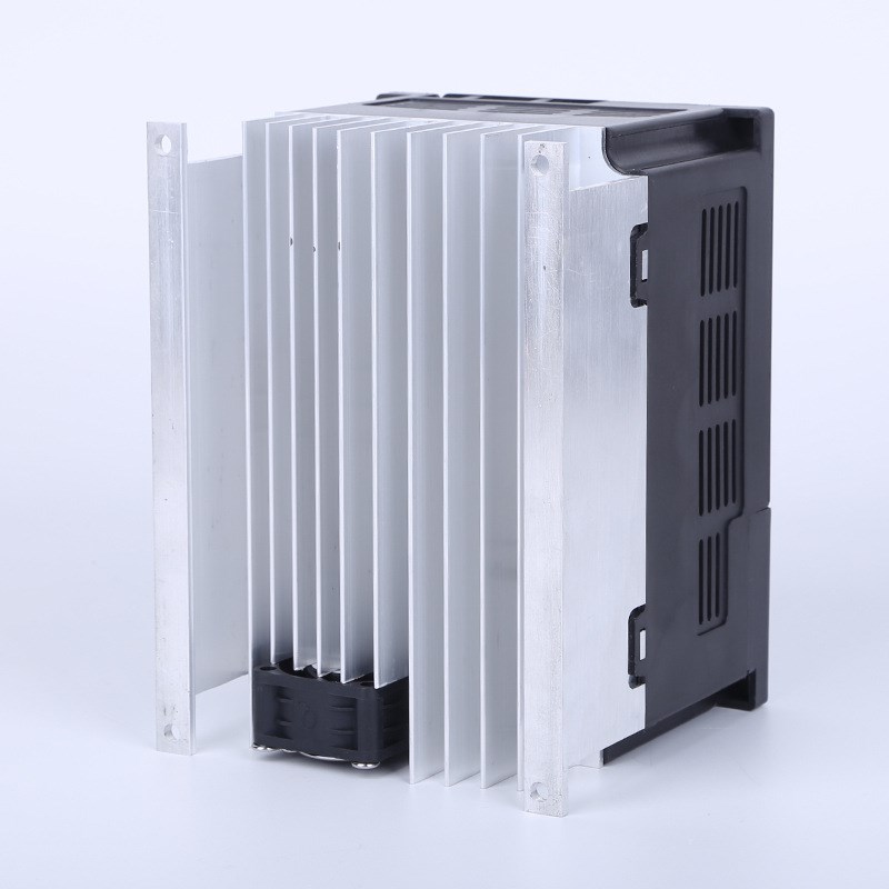 变频器380v三相0.75-1.5-2.2-3.7-4-5.5-7.5kw单相220v电机调速器