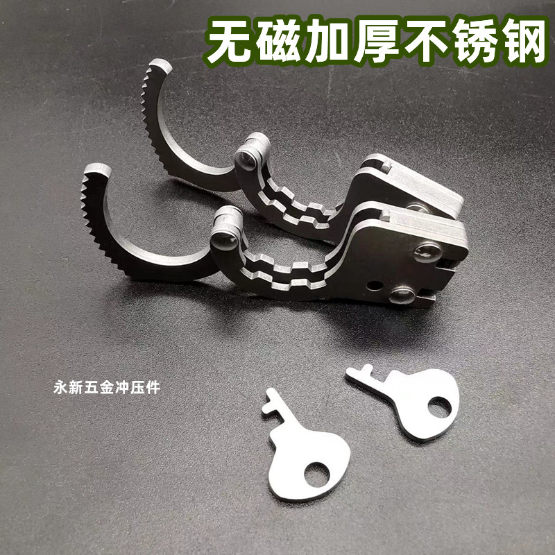 安保手扣户外拇指锁扣小手铐登山扣锁大人的玩具锁扣钥匙挂扣
