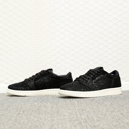 Nike/耐克正品 Air Jordan 1女子经典低帮舒适运动休闲鞋 AJ6004