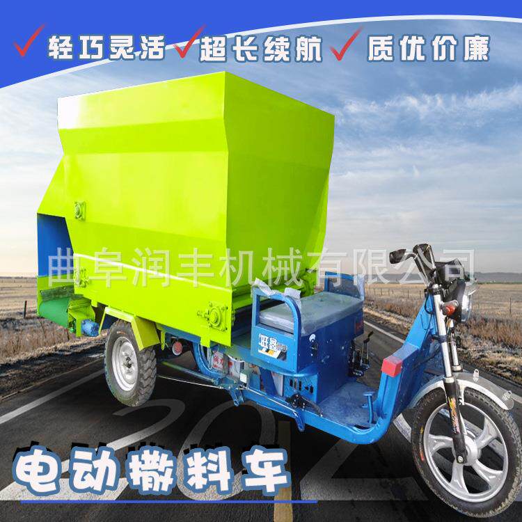 喂养方便柴油撒料车 三轮车底盘撒料车 羊圈牛舍柴油撒料车价格