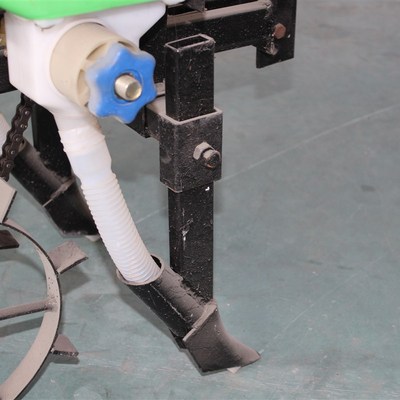 小型耕耘机牵引施肥器玉米专用施肥机播肥器追肥机播种机