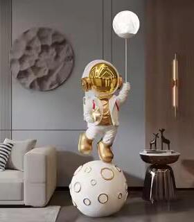 大型落地太空人装饰大摆件客厅沙发旁电视柜旁边轻奢艺术高级大气