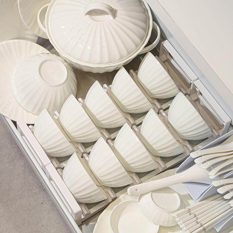 纯白色浮雕骨瓷碗碟套装家用简约釉下彩餐具高颜值碗盘子2024新款