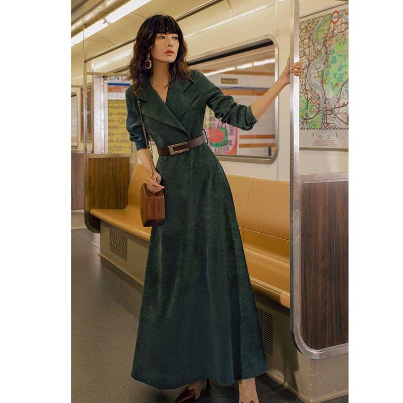 威涵纪法式复古连衣裙女秋冬灯芯绒西装领显瘦收腰气质条绒长裙子