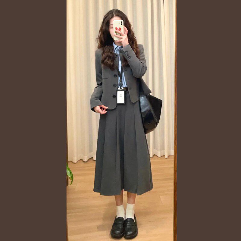 灰色西装套装女春秋新款气质休闲职业正装高级感西装半身裙两件套