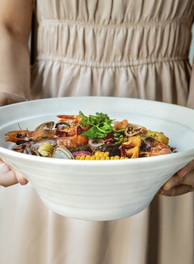 巷子尾巨能装的大盆加大号白色麻辣香锅碗汤碗螺纹陶瓷斗笠碗