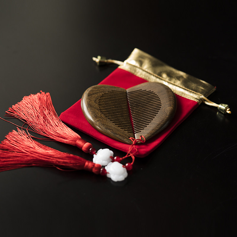 结婚对梳礼盒套装礼物个性新娘嫁妆陪嫁用品婚庆金丝檀木梳子一对