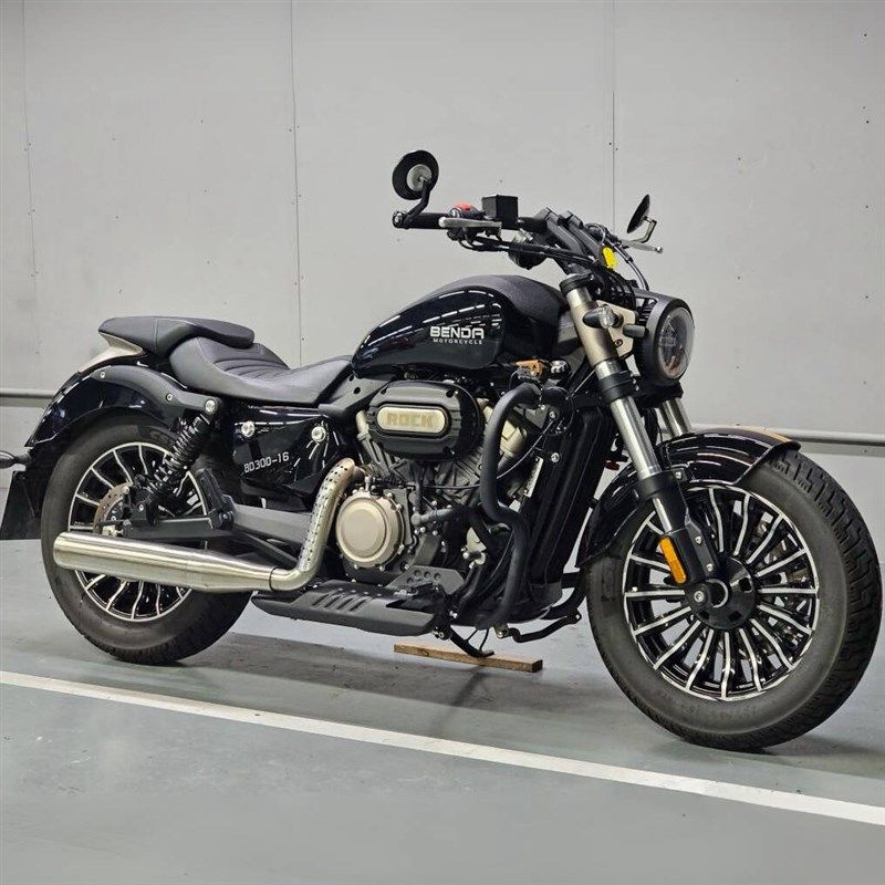 奔达黑旗500拿破仑450金吉拉灰石300CC太子车250闪600哈雷摩托车