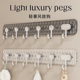 轻奢连排挂钩免打孔家用厨房卫生间防潮挂衣服毛巾多功能收纳粘钩