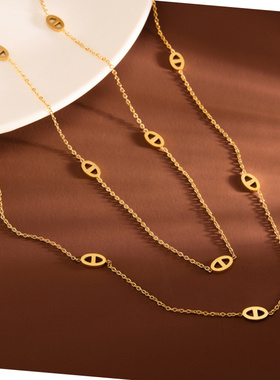 简约金色钛钢猪鼻子毛衣链设计师