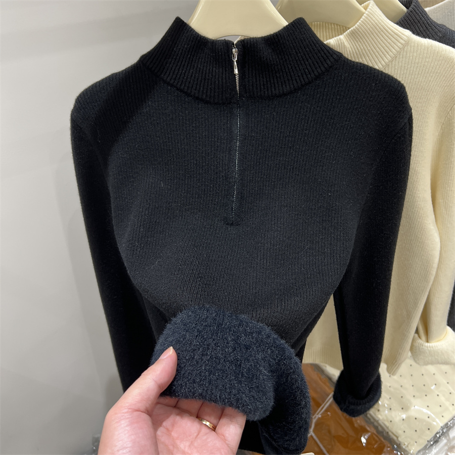 半拉链半高领一体绒针织衫