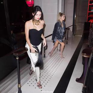 金小妹街拍立体鱼骨性感束身抹胸打底可搭配网纱上衣夏季 2025新款
