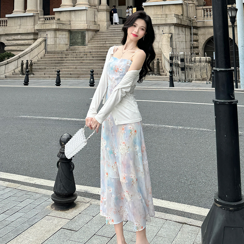 茶歇裙法式碎花吊带裙女2024春夏季清纯甜美雪纺连衣裙打底长裙子