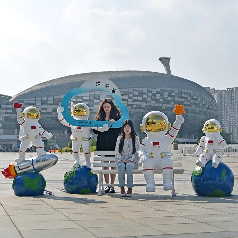 户外宇航员大摆件太空人航天模型雕塑玻璃钢景观网红打卡公园装饰