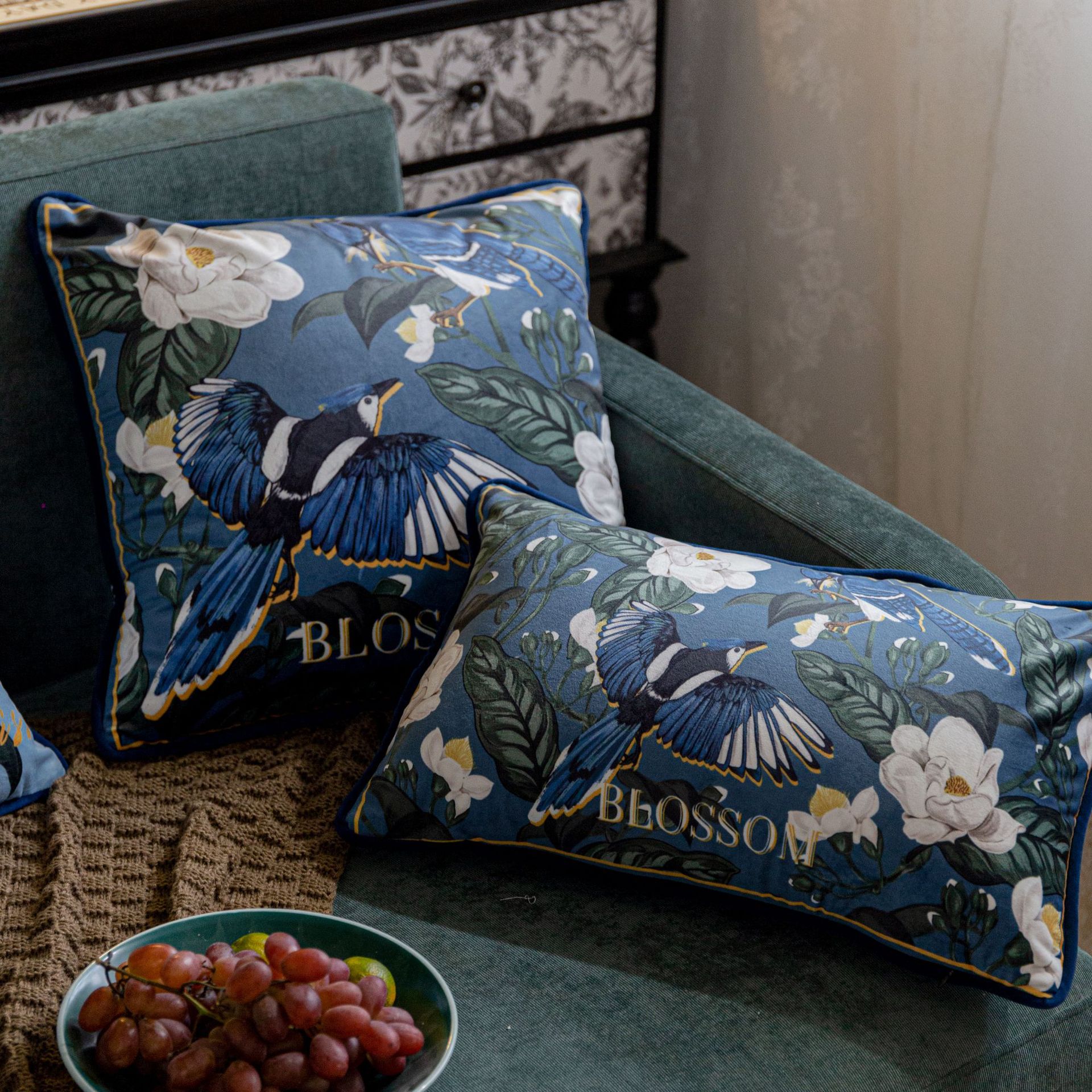 创意款美式数码印花抱枕套 客厅卧室花鸟毛绒靠垫套一件