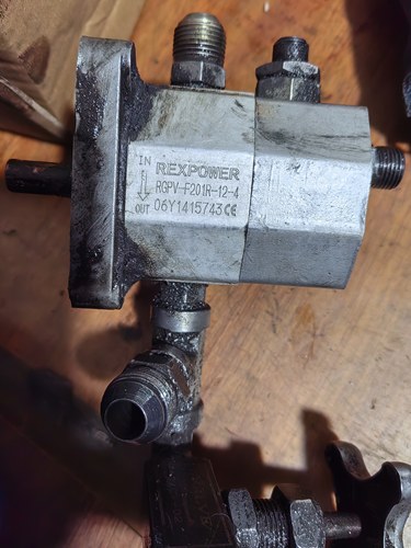 台湾锐力REXPOWER齿轮泵RGPV-F201R-12-4 RGPV-F206R-12-4带溢流