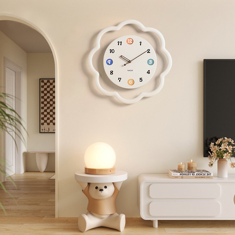 奶油风挂钟家用客厅挂表202新款现代创意大气餐厅挂墙时钟表