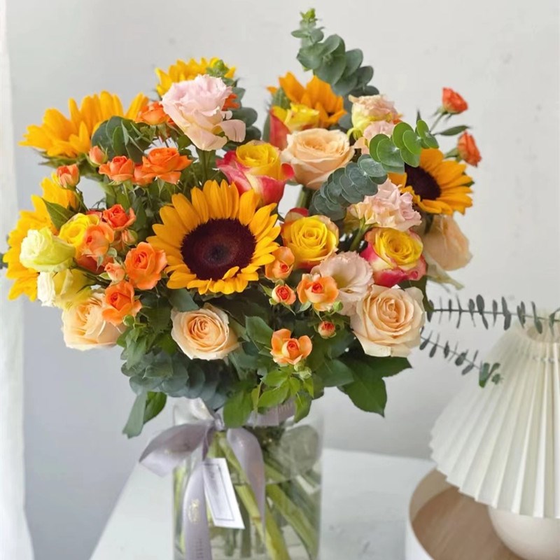 云南基地直发玫瑰花香水百合鲜花向日葵混搭家用插花办公室花束