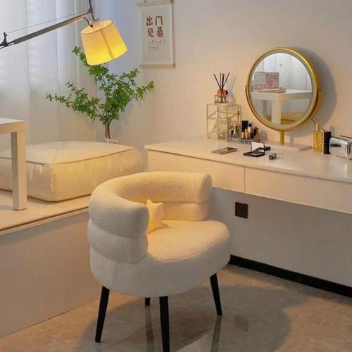 新凳子卧室极女生化妆红梳妆台椅轻奢美甲简网羊羔绒现代靠背椅子