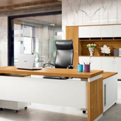 格莱1.8米橡木暖白中班台1.6米办公桌移动侧柜E1环保板带主机箱木