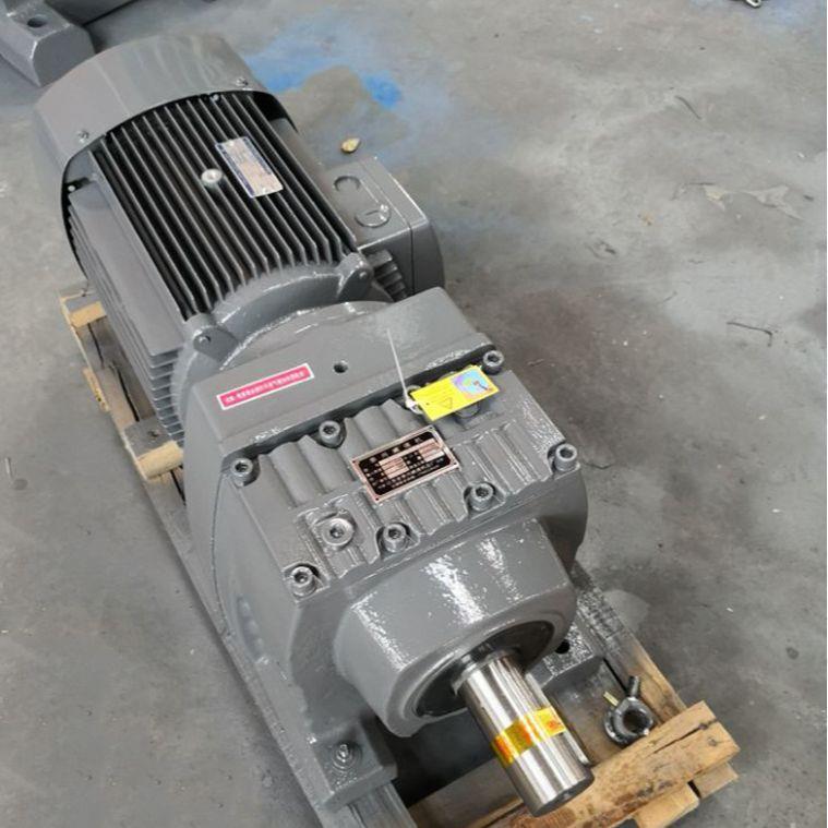 减速电机R系列RF37硬齿面减速机RF47斜齿轮减速机