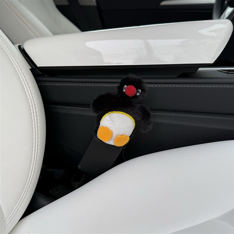 通用可爱企鹅小鱼汽车安全插带限位器可爱卡扣延长固定器装饰插片