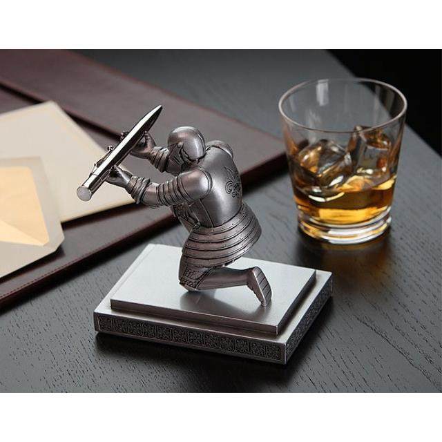执行官士兵骑士笔座 笔插 创意笔筒笔托笔座桌面盔甲英雄笔架文具