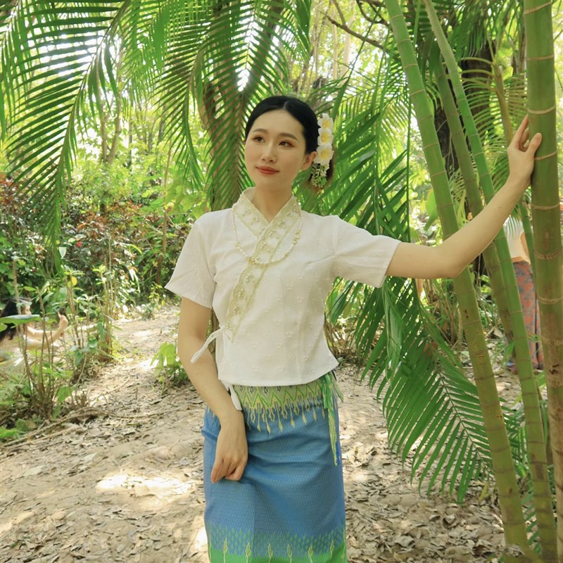 西双版纳傣族民族服装女套装工作服传统傣族舞台表演日常装