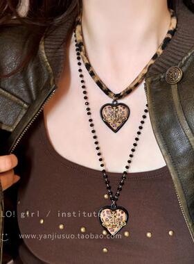 复古土星豹纹爱心项链女2025新款甜酷辣妹个性布艺长款毛衣链配饰