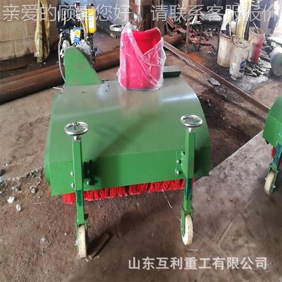 小型人草坪沙冲675沙刷草一体机造充机足设备学校球草坪梳草机