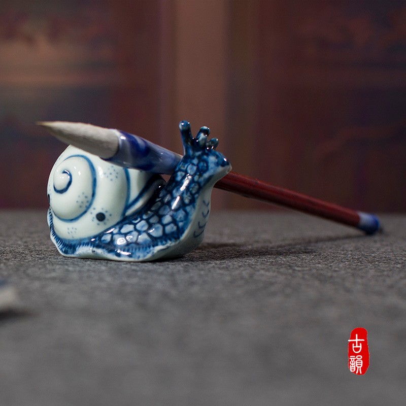 陶瓷蜗牛砚滴创意文房四宝水滴壶仿古景德镇手绘研墨国画墨滴笔搁