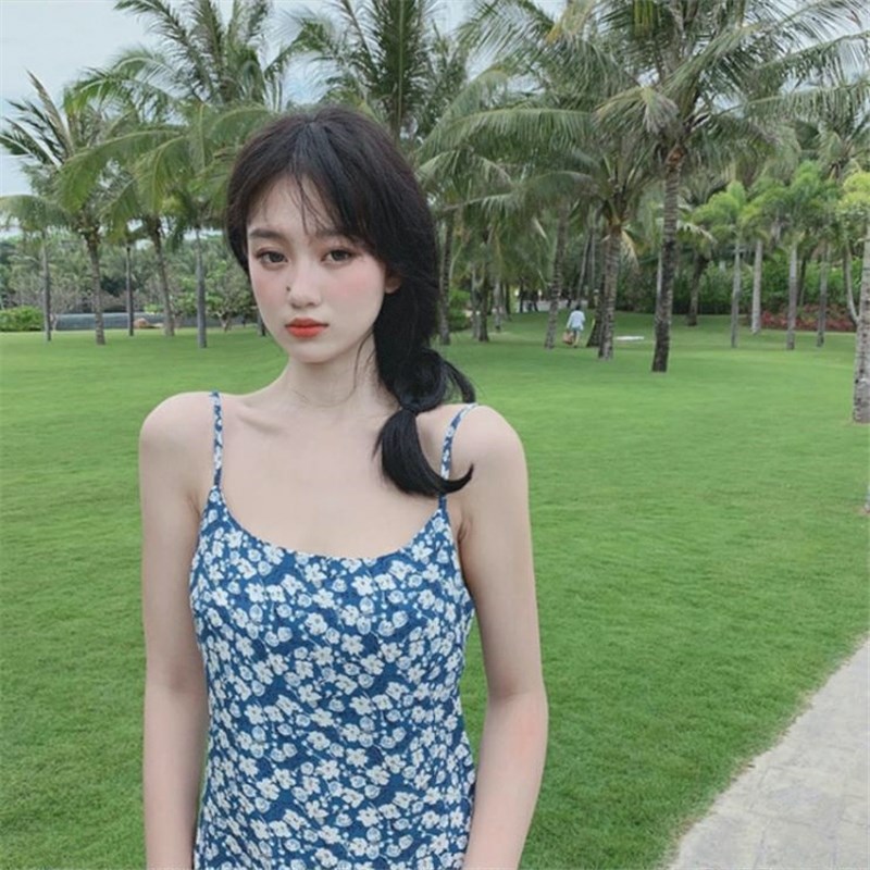 夏季2025碎花吊带连衣裙女小个子法式夏性感蓝色显瘦气质短款裙子