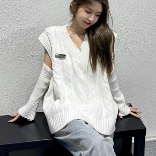 白色麻花毛衣套头背心女秋新款学院风宽松百搭针织衫V领叠穿马甲