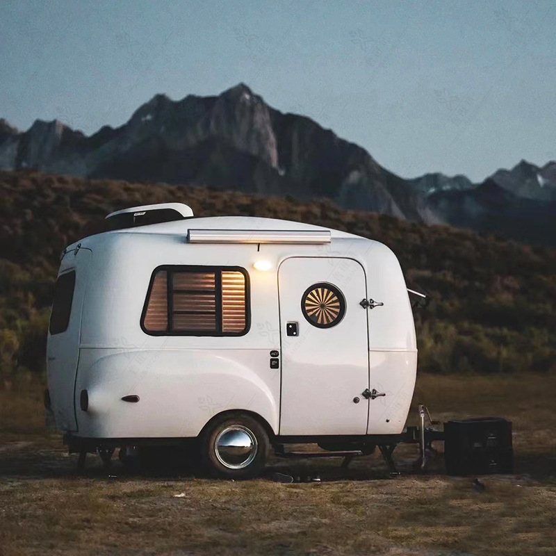 春季露营车户外经典情怀清风房车休闲观景民宿车载露营铝制房屋